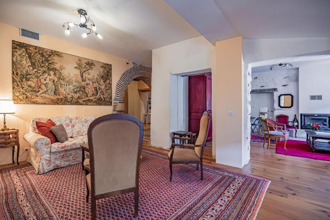 Sundrenched Relais De Poste In Serdinya Exterior photo