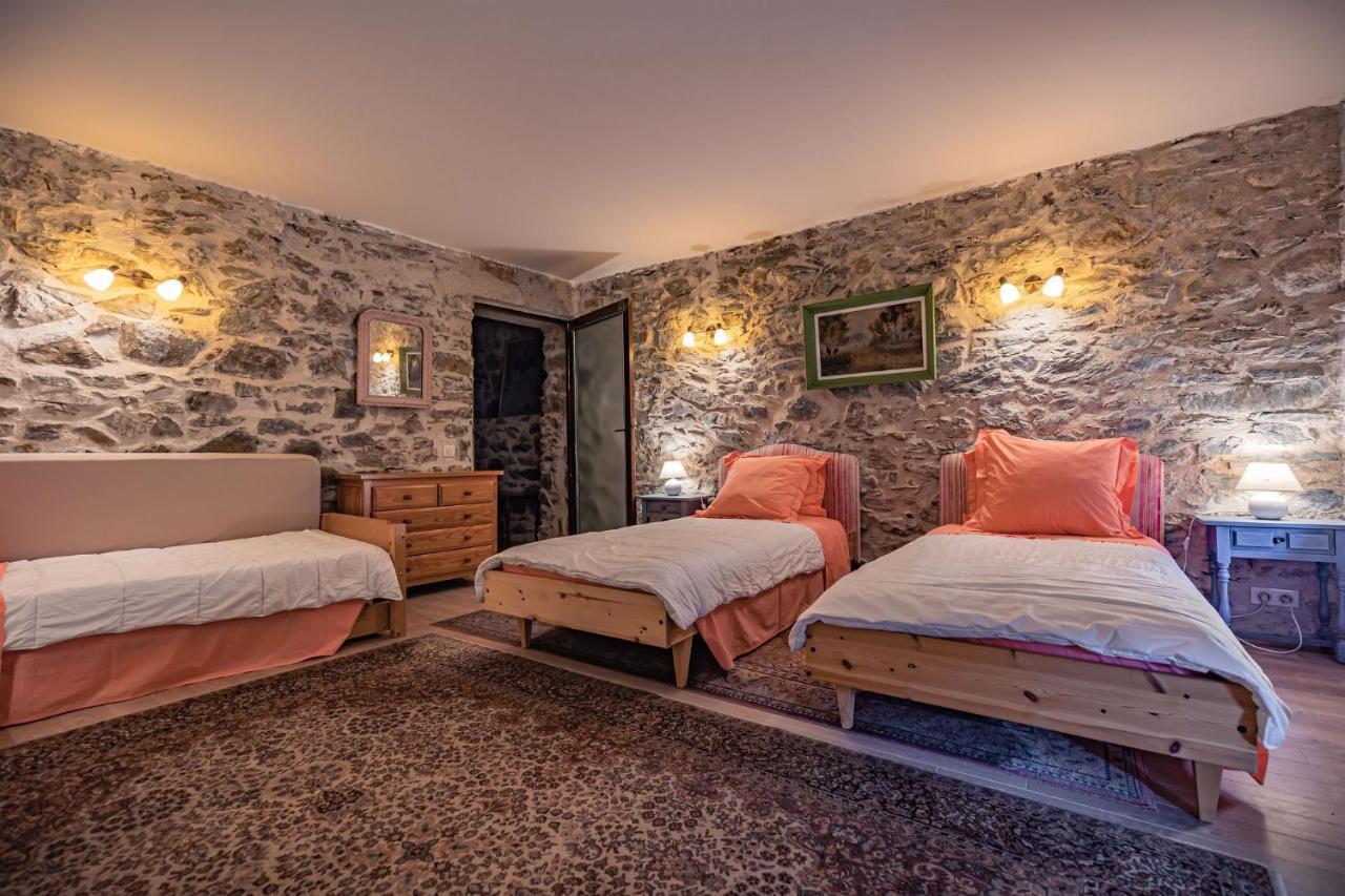 Sundrenched Relais De Poste In Serdinya Exterior photo